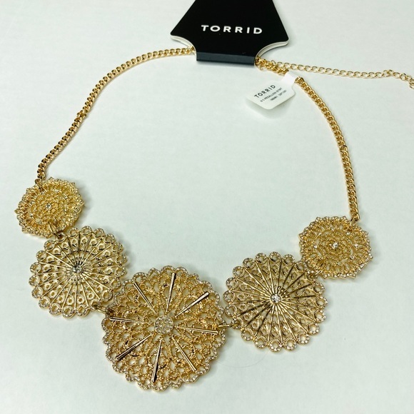 NWT Torrid gold filigree medallion statement necklace plus size fashion - Picture 2 of 6
